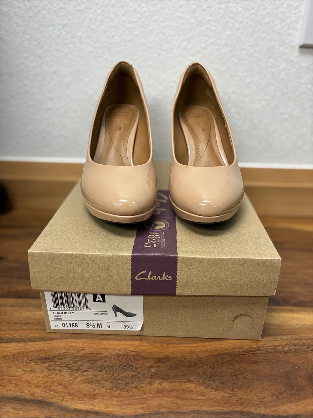 Clarks Women's Beige Patent Round-Toe Pumps